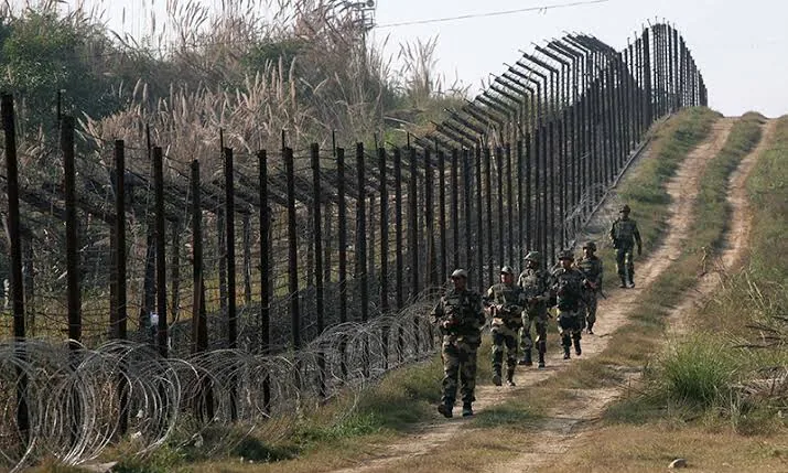 India-Pakistan Border: जैसलमेर में सीमा पार कर भारत पहुंचा पाकिस्तानी नागरिक, BSF ने हिरासत में लिया