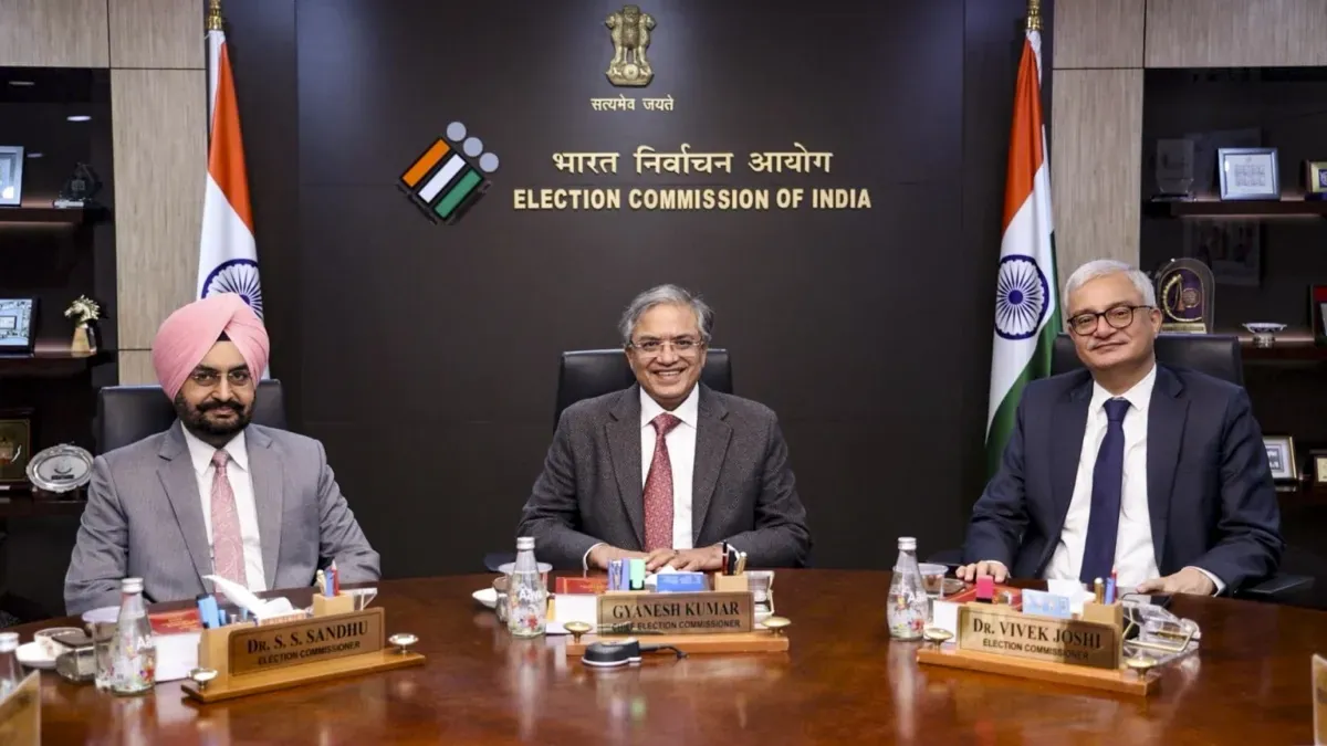SIR को लेकर चुनाव आयोग में मतभेद की रिपोर्ट पर घमासान, आयोग ने कहा- सभी फैसले सर्वसम्मति से हुए