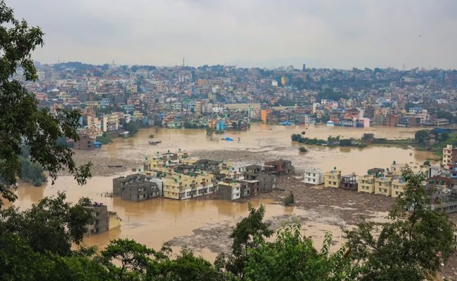 नेपाल की आपदा में 177 भारतीय लापता: कैलाश मानसरोवर यात्रा पर गए कई लोगों से संपर्क टूटा, हेलिकॉप्टर से चल रही जिंदगी की तलाश