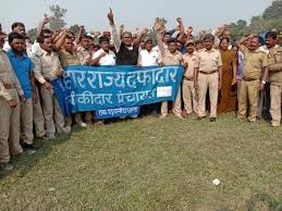दफादार-चौकीदार संघ का रुईधासा में धरना