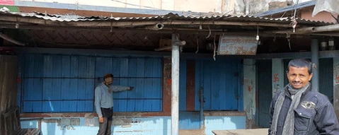 सुरक्षा बलों की मौजूदगी में की फायरिंग