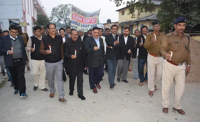 कैंडल मार्च निकाल मानवाधिकार के प्रति किया जागरूक