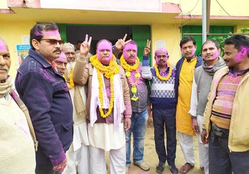 छह पंचायतों के चुने गये पैक्स अध्यक्ष, मनाया जश्न