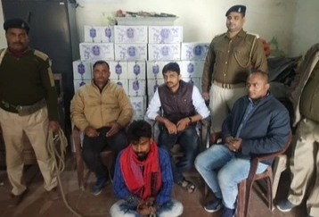 अररिया में दो ट्रकों पर लदी 15 हजार 192 बोतल शराब बरामद
