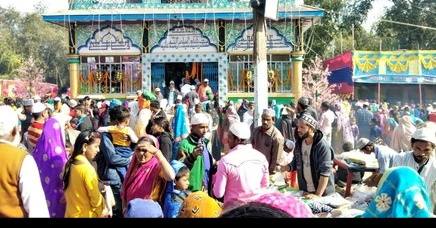 पोठिया: उर्स में चादरपोशी को उमड़ी श्रद्धालुओं की भीड़