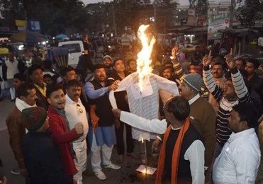 अररिया: भाजपा कार्यकर्ताओं ने चांदनी चौक पर किया प्रदर्शन