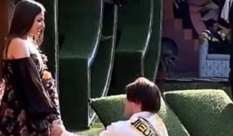 Bigg Boss 13: Propose Day पर हिमांशी खुराना को याद आए असीम रियाज, फोटो शेयर कर लिखा ये मैसेज