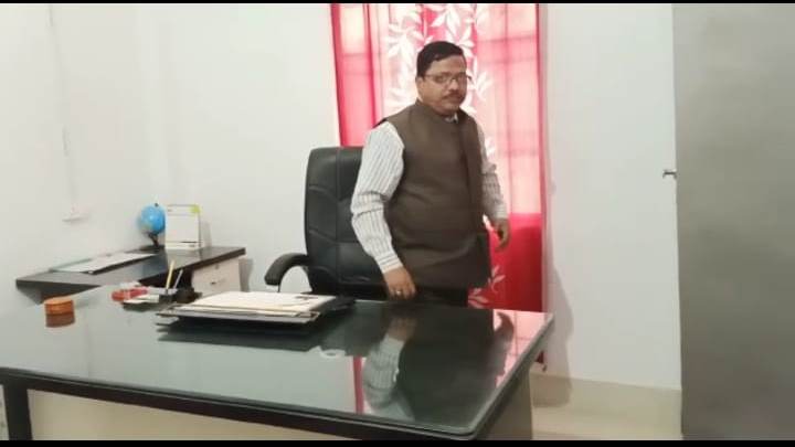 स्कूल में छात्र का जबरन बाल काटने पर बबाल