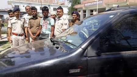 अररिया -फारबिसगंज पुलिस ने रामपुर दक्षिण स्थित मुसहरी टोला के पास नेपाली शराब से लदा दिल्ली नंबर (डीएल एफएडब्लू-0099) की एक लक्जरी गाड़ी को जब्त किया।