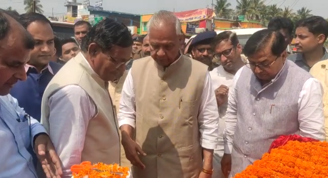 आखिकार मंत्री जी के कर कमलों से ओभर ब्रिज का किया गया शिलान्यास