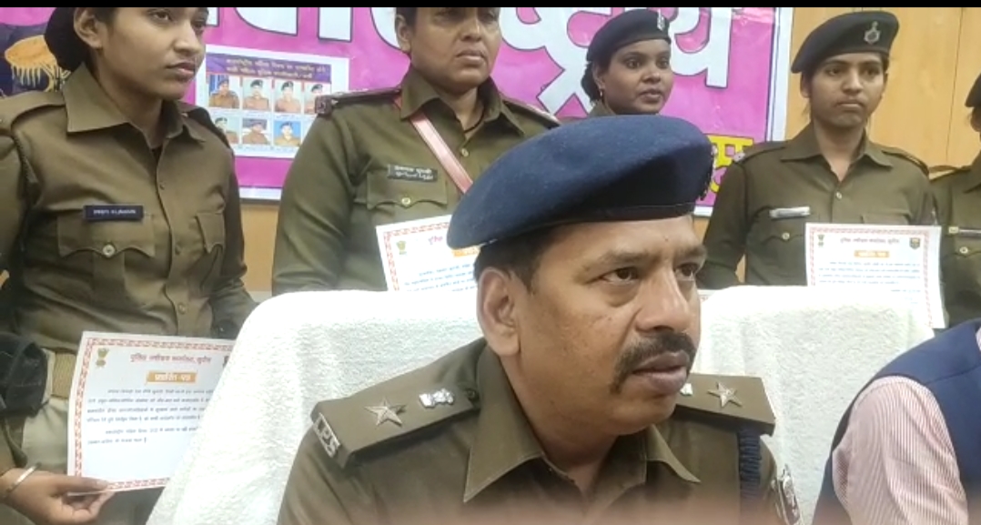 अंतरार्ष्ट्रीय महिला दिवस के मौक पे सुपौल पुलिस के द्वारा उत्कृष्ट कार्य के लिए 11 महिला अधिकारी और कर्मी को प्रस्सति पत्र देकर सम्मानित किया गया