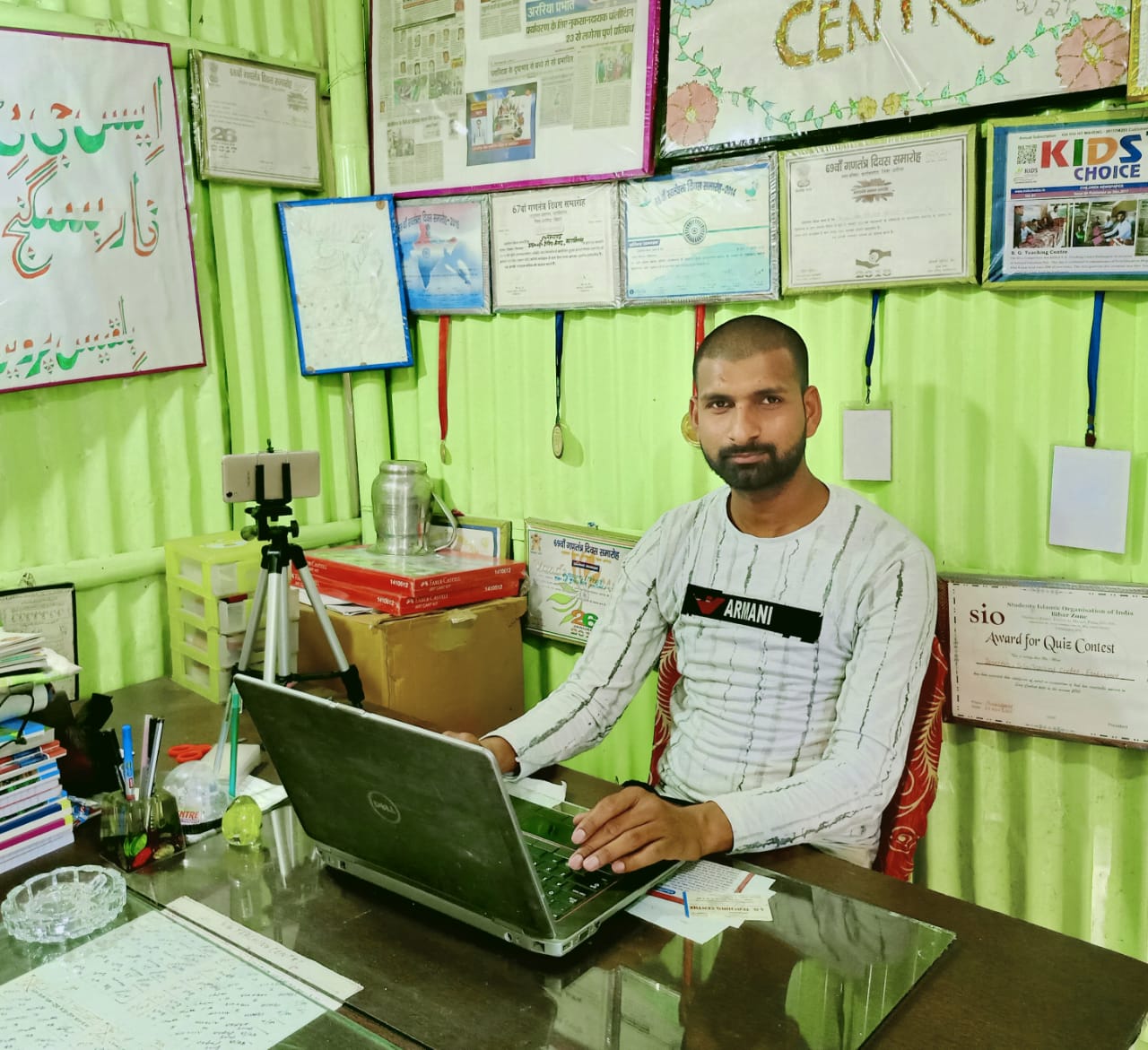 अररिया: शिक्षकों द्वारा इस वैश्विक महामारी में बच्चों को सेवा के गुण सिखाए जा रहे हैं।