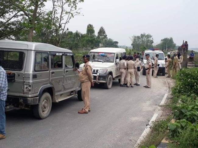 बथनाहा ओपी की सीमा में मक्के की खेत से बुधवार को एक अज्ञात महिला का सड़ागला शव बरामद
