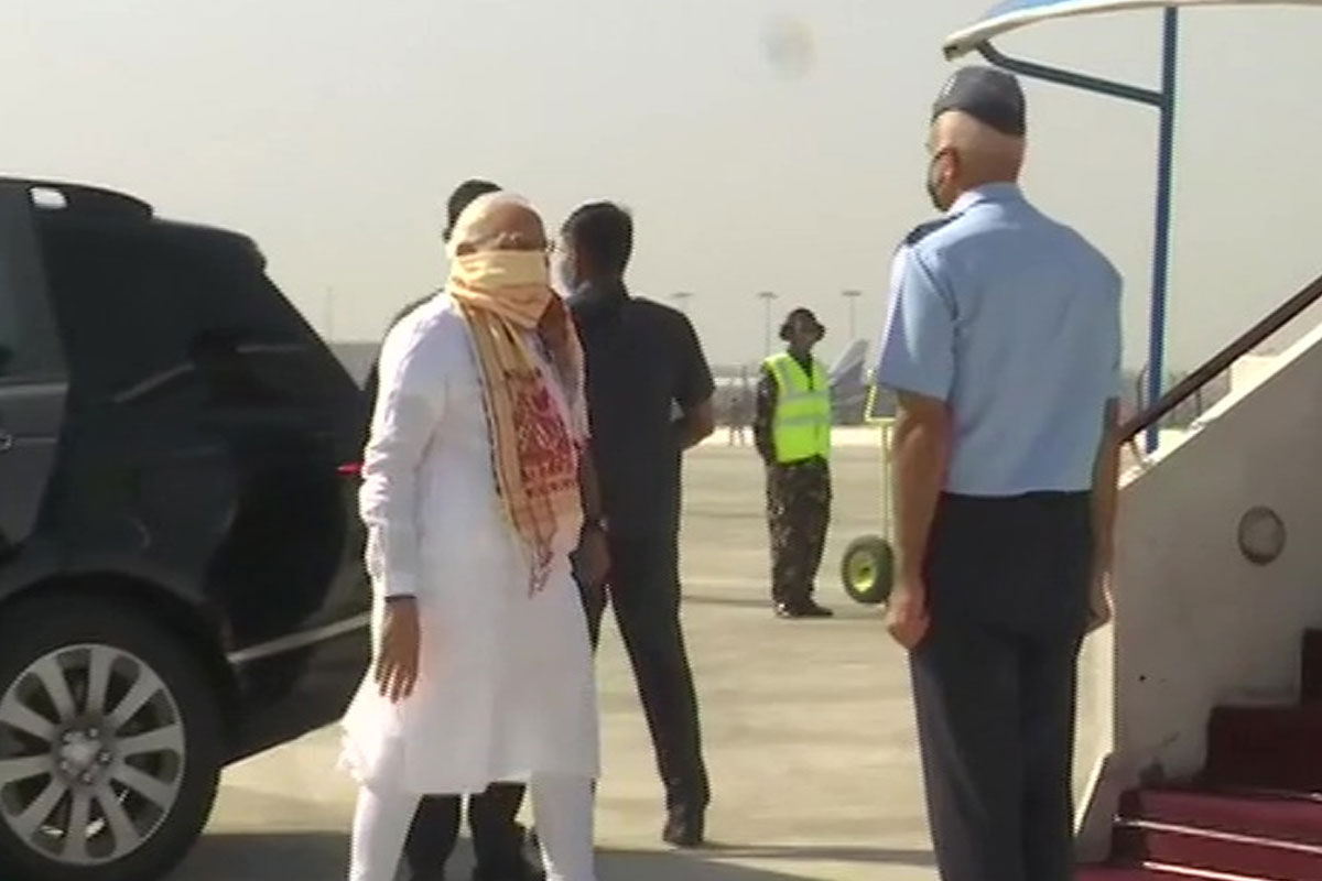 प्रधानमंत्री मोदी पहुंचे कोलकाता, आज करेंगे कोलकाता और ओड़िशा का हवाई दौरा