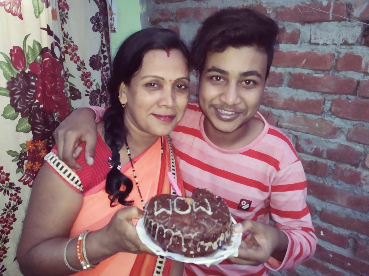 बच्चों ने अपने घरों में रहकर सामाजिक दूरी का पालन करते हुए उत्सवी माहौल में मनाया मदर्स डे