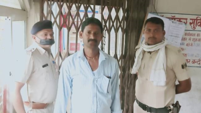 अररिया:- दिन दहाड़े फारबिसगंज शहर में हुई 1 लाख की लूट