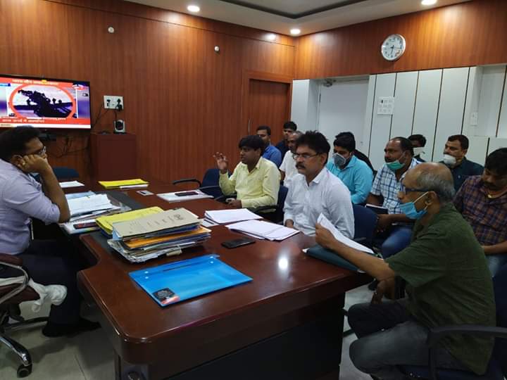 अररिया: जिलाधिकारी , मुख्यमंत्री सात निश्चय योजना अंतर्गत हर- घर- नल का जल की प्रगति को लेकर कार्यपालक अभियंता पीएचईडी एवं कार्य एजेंसी के साथ बैठक का आयोजन