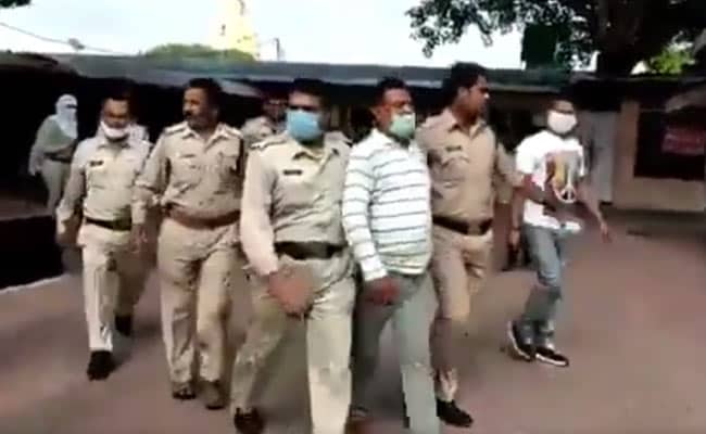 यूपी का वांछित अपराधी विकास दुबे एमपी के उज्जैन में गिरफ्तार, महाकाल के मंदिर के बाहर से हुई गिरफ्तारी