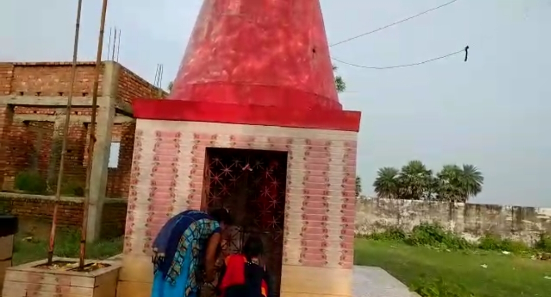 सहरसा:-जालंधर शिव मंदिर में कांवरिया ने की जलाभिषेक