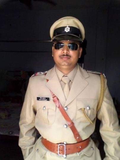 महिला कांस्टेबल श्रुति के आत्महत्या मामले में नरपतगंज थाना प्रभारी किंग कुन्दन पर लगा उकसाने का आरोप, हुए निलंबित ।