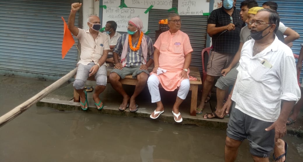 फारबिसगंज सदर रोड मे पानी जाम को लेकर लोगों ने किया बवाल