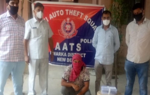द्वारका एएटीएस स्टाफ ने जाल बिछाते हुए हथियारबंद-कुख्यात अपराधी को लोडेड कंट्री-मेड पिस्तौल सहित दबोचा