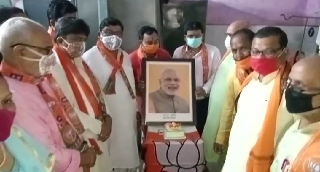 कटिहार:- भाजपा युवा मोर्चा ने प्रधानमंत्री नरेंद्र मोदी के जन्मदिवस से कि सेवा सप्ताह की शुरुआत