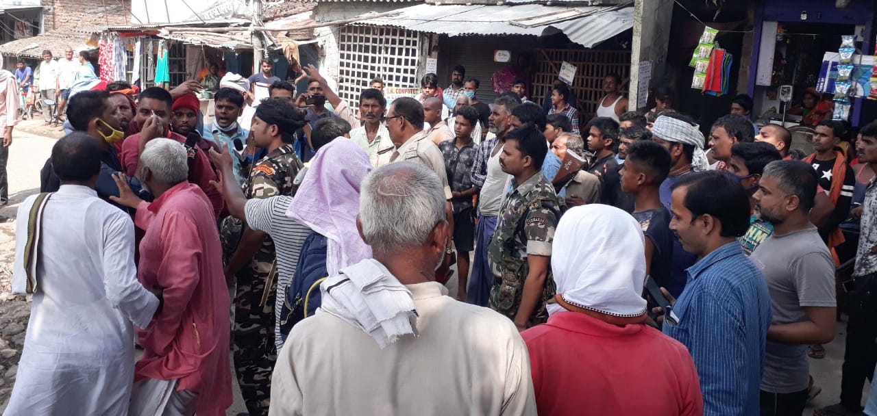 आचार संहिता: पुलिस की गिरफ्त से छीन कर नेता को ले भागे कार्यकर्त्ता