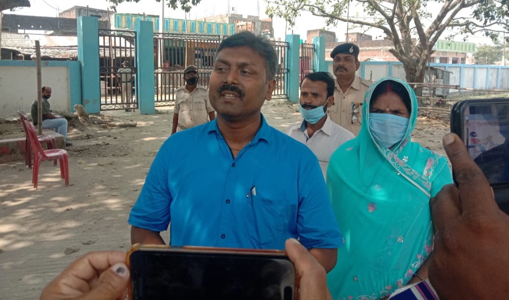 फारबिसगंज अनुमंडल कार्यालय में अपना नामांकन दर्ज करवाने आए नरपतगंज से निर्दलीय प्रतियासी कैप्टन आलोक मेहता की गिरफ्तार ।