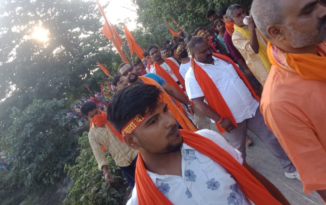 भ्रमक्षेत्रण करते हुए निर्दलीय प्रत्याशी प्रदीप देव