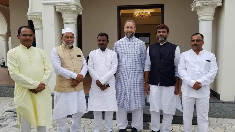 AIMIM के राष्ट्रीय अध्यक्ष श्री असादुद्दीन ओवैसी जी ने बिहार से AIMIM के 5 नव निर्वाचित विधायकों को हैदराबाद बुलाकर