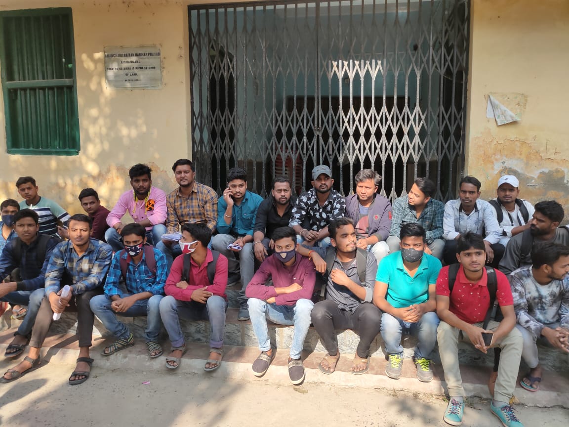 BNMU के सौतेले व्यहवार के कारण मारवाड़ी कॉलेज किशनगंज में विरोध प्रदर्शन किया जा रहा है ।