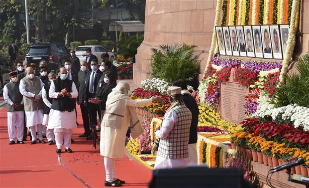 हम हमारी संसद पर आज ही की तारीख में 2001 में हुए कायराना हमले को कभी नहीं भुलाएंगे।