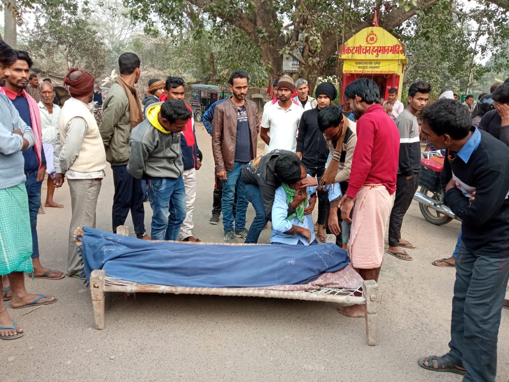 सिंचाई कर रहे किसान की करंट लगने से मौत, आक्रोशित ग्रामीणों नें घंटों रखा सड़क जाम
