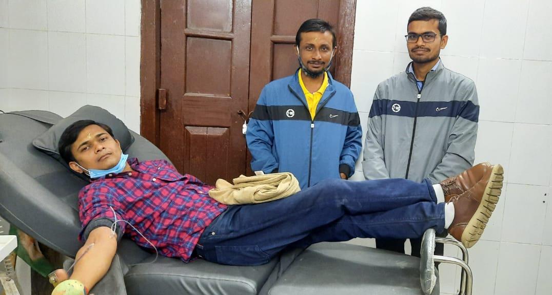 फोन कर लगाई रक्त की गुहार तब पत्रकार रामानंद कुमार ने श्रृंगी ऋषि सेवा मिशन के संस्थापक भास्कर कुमार निखिल जी से सम्पर्क किया