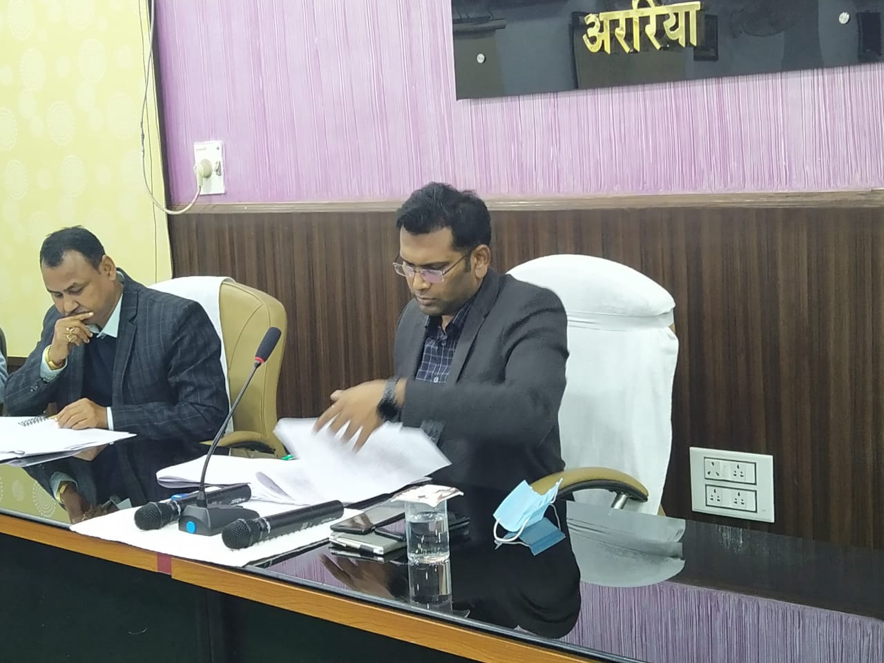 अररिया: जिला पदाधिकारी श्री प्रशांत कुमार सी एच की अध्यक्षता में जल जीवन हरियाली योजना को लेकर पदाधिकारियों के साथ बैठक।