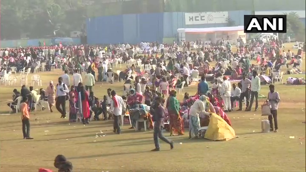 महाराष्ट्र: कृषि क़ानूनों के खिलाफ विरोध प्रदर्शन करने के लिए महाराष्ट्र के अलग-अलग हिस्सों से किसान मुंबई के आज़ाद मैदान में जमा हुए।