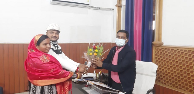 वीर शहीद कैप्टन आशुतोष के स्मारक बनने के संबंध में जिलाधिकारी एवं एसडीओ साहब से मुलाकात किया गया