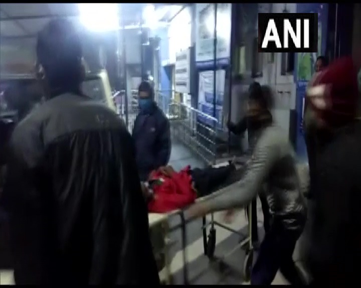 पश्चिम बंगाल:धुपगुरी शहर में एक दुर्घटना में 13 लोगों की मौत हो गई। घायलों को अस्पताल पहुंचाया गया।