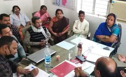 नरपतगंज:प्रमुख कंचन माला देवी की अध्यक्षता में पोषण समिति की की गई बैठक।