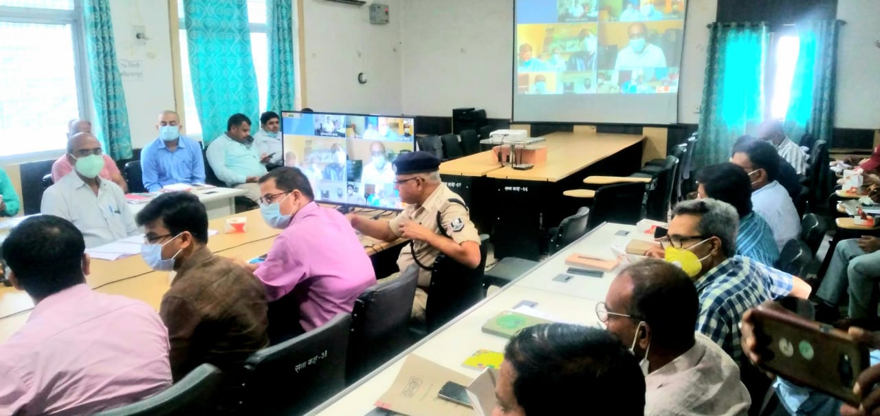 जिला मे बाढ पूर्व तैयारियों के संदर्भ समीक्षात्मक बैठक