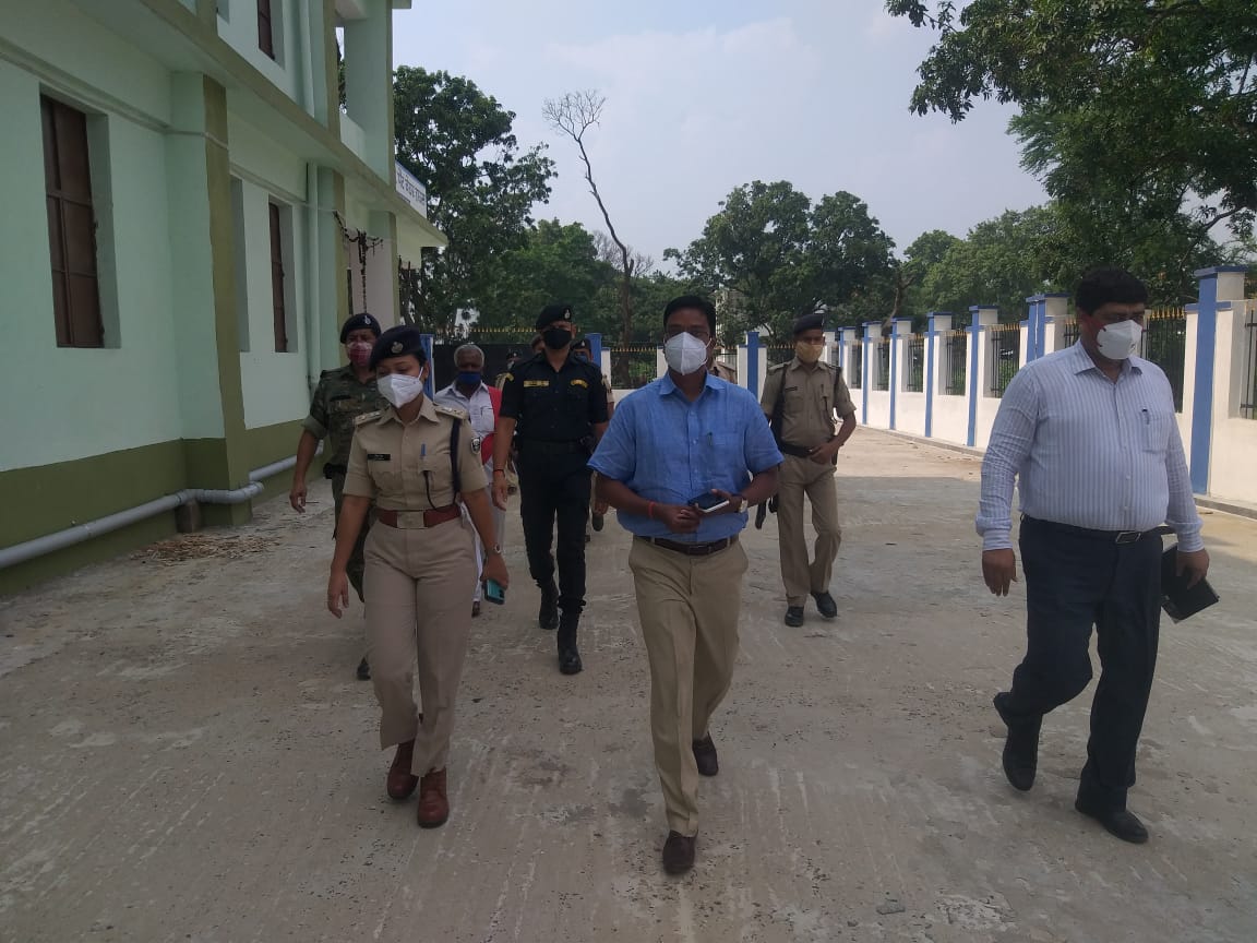 पुलिस अधीक्षक, सहरसा द्वारा समाहरणालय ई0वी0एम0/वी0वी0पैट वेयर हाॅउस कैमरा आदि का निरीक्षण किया