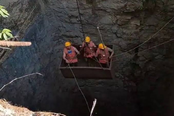 मेघालय में खदान से तीसरा शव निकाला गया