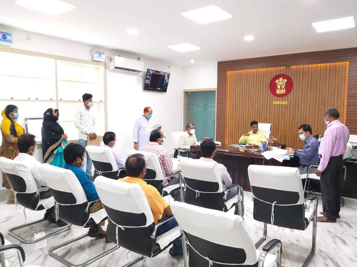 कौशल कुमार की अध्यक्षता में उनके कार्यालय वेश्म में जिला अनुकम्पा समिति की बैठक आयोजित