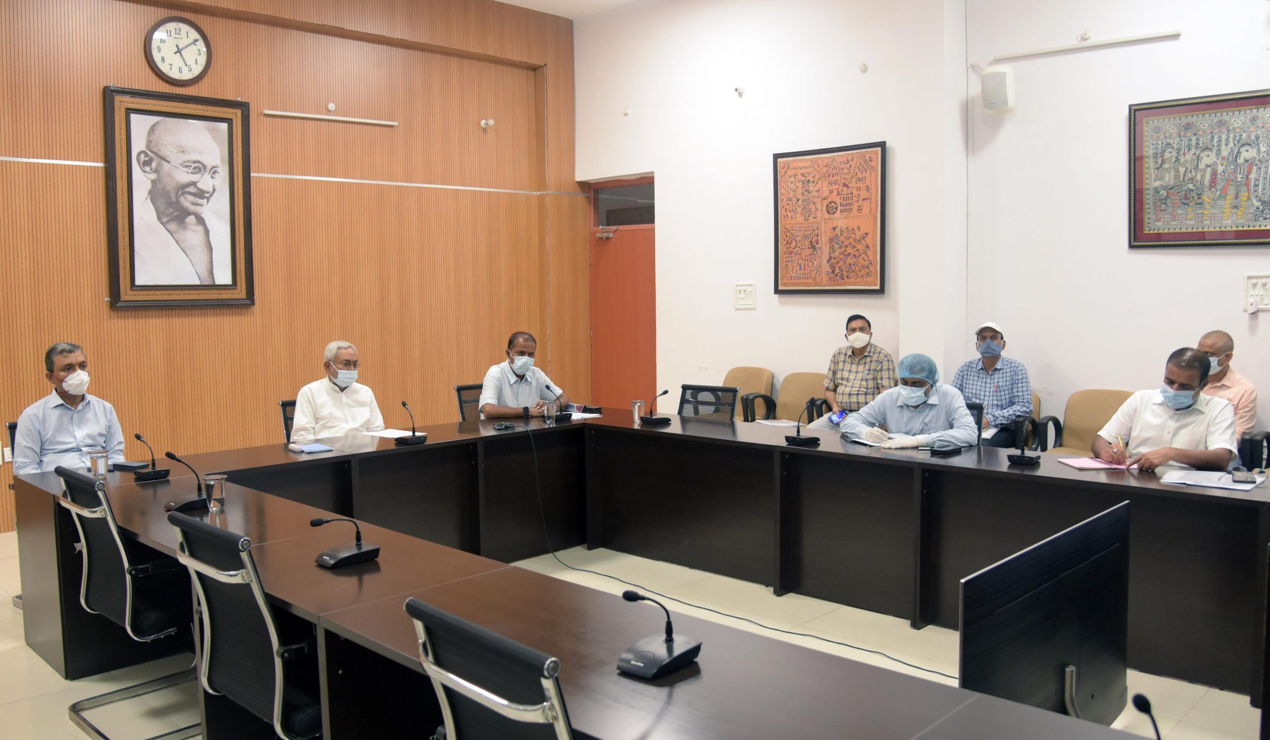 आज स्वास्थ्य विभाग की समीक्षा बैठक कोरोना जांच और टीकाकरण को लेकर काम