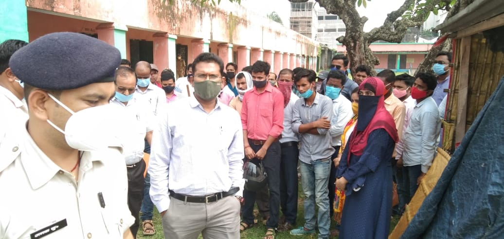 प्लस टू हाई स्कूल अररिया का औचक निरीक्षण वर्ग 6 से 8 वर्ग के लिए शिक्षक नियोजन