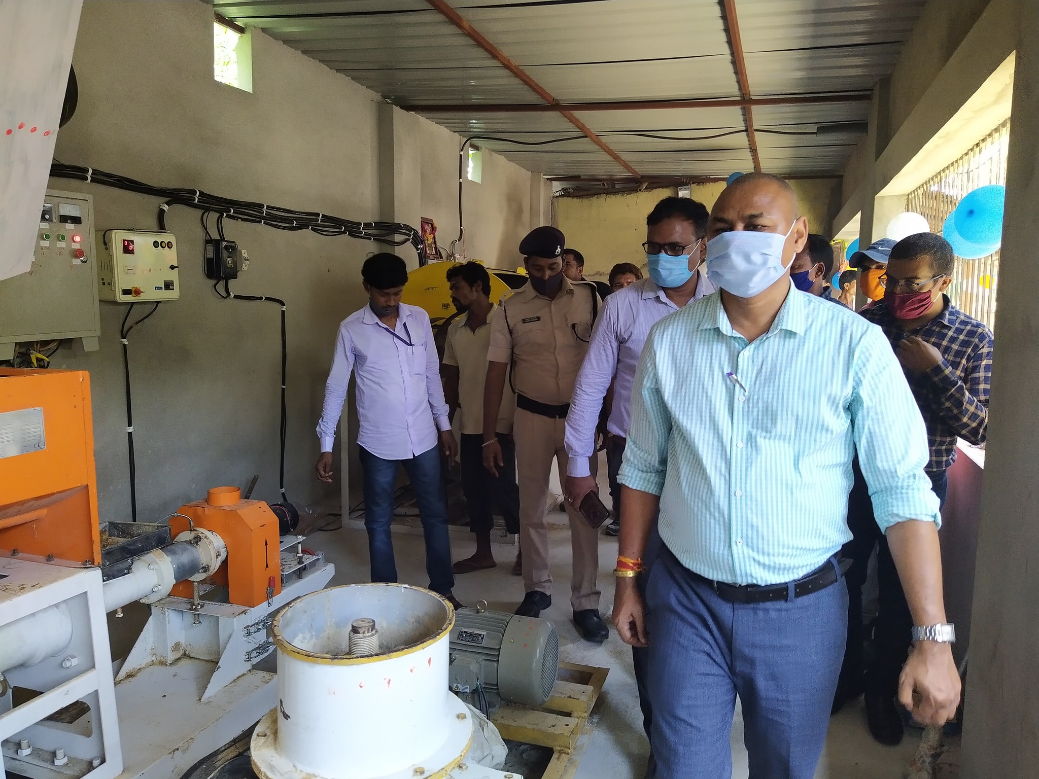 औद्योगिक नवप्रवर्तन योजनान्तर्गत सर्वश्री देव फिश फीड इन्डस्ट्रीज फीता काटकर उदघाटन