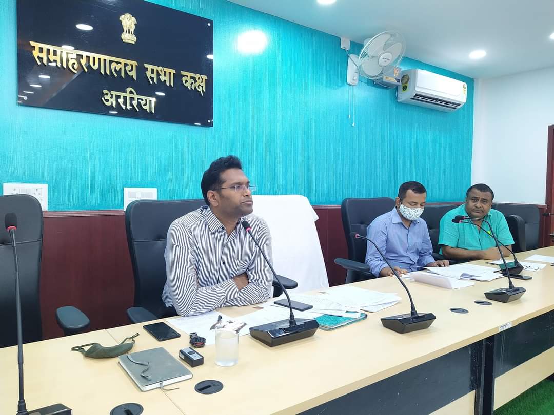 आंतरिक संसाधन एवं राजस्व संग्रह की प्रगति एवं उपलब्धि को लेकर परमान सभा भवन में समीक्षात्मक बैठक
