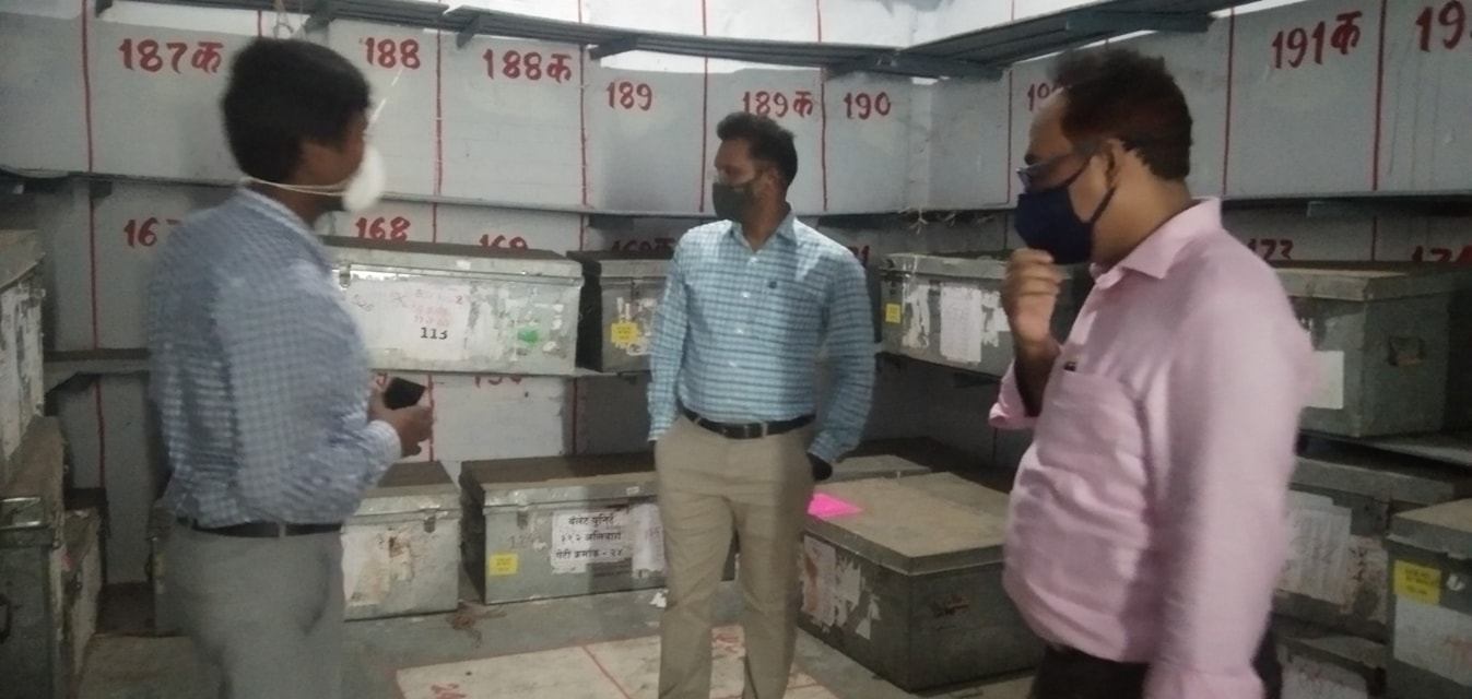 जिला पदाधिकारी सीएच द्वारा बाजार समिति अररिया ईवीएम हाउस का भौतिक निरीक्षण