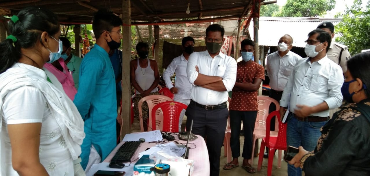 जिला प्रशासन द्वारा लगातार कारगर कदम अररिया द्वारा नगर परिषद क्षेत्र वार्ड नंबर 8 अररिया में चल रहे वैक्सीनेशन कार्य का औचक निरीक्षण किया